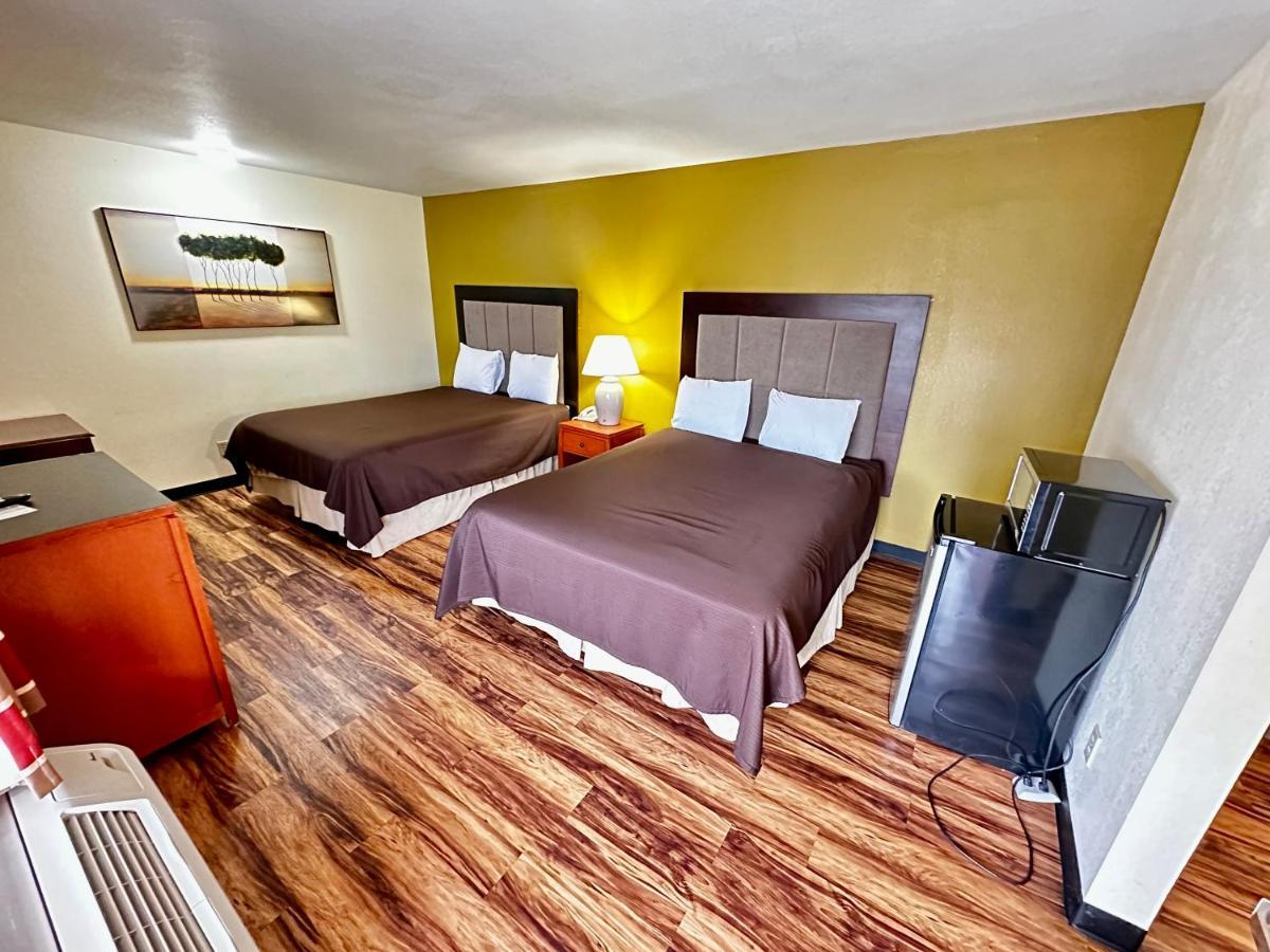 Regency Inn Iola Εξωτερικό φωτογραφία