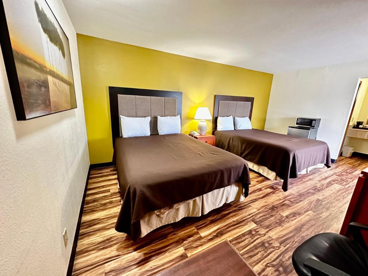 Regency Inn Iola Εξωτερικό φωτογραφία