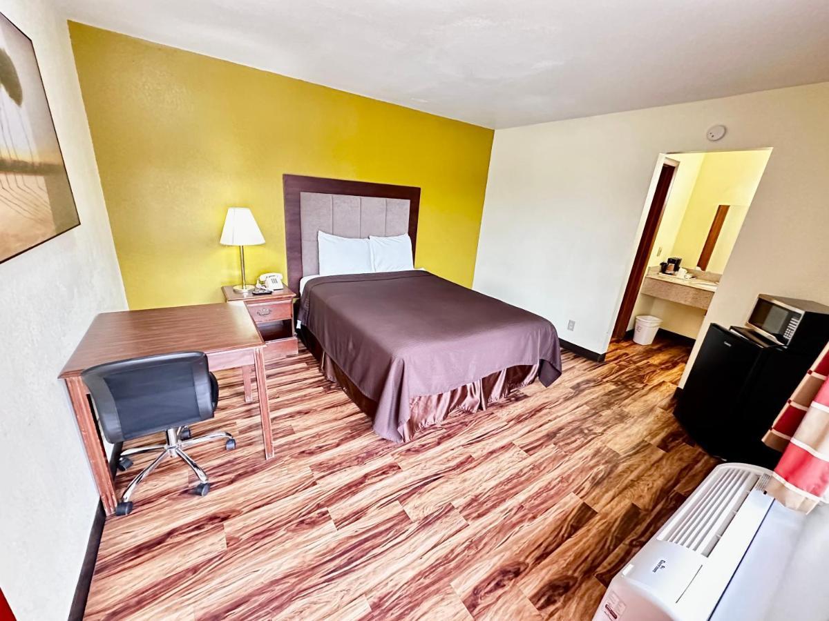 Regency Inn Iola Εξωτερικό φωτογραφία