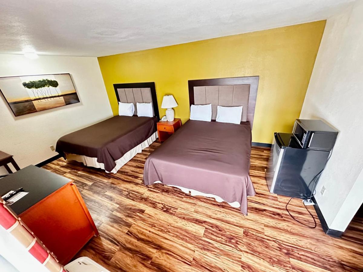 Regency Inn Iola Εξωτερικό φωτογραφία