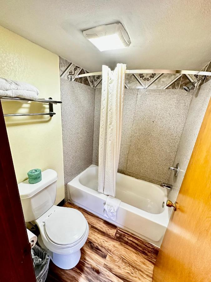 Regency Inn Iola Εξωτερικό φωτογραφία