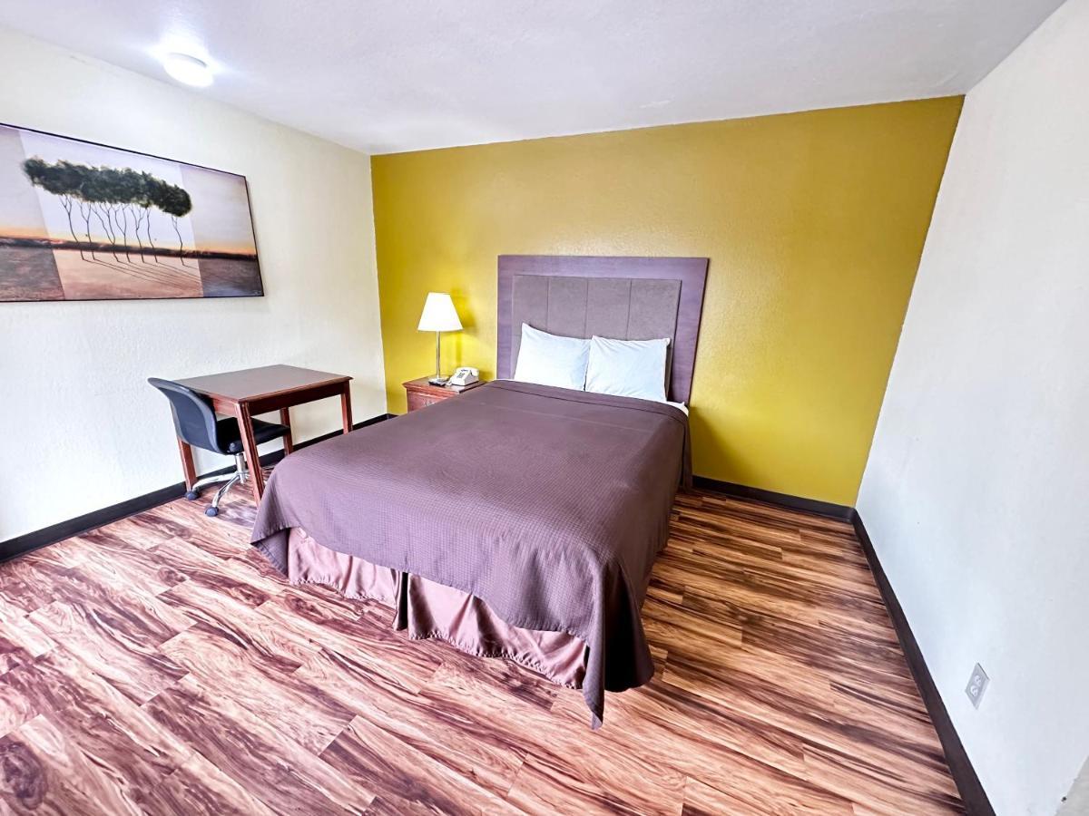 Regency Inn Iola Εξωτερικό φωτογραφία