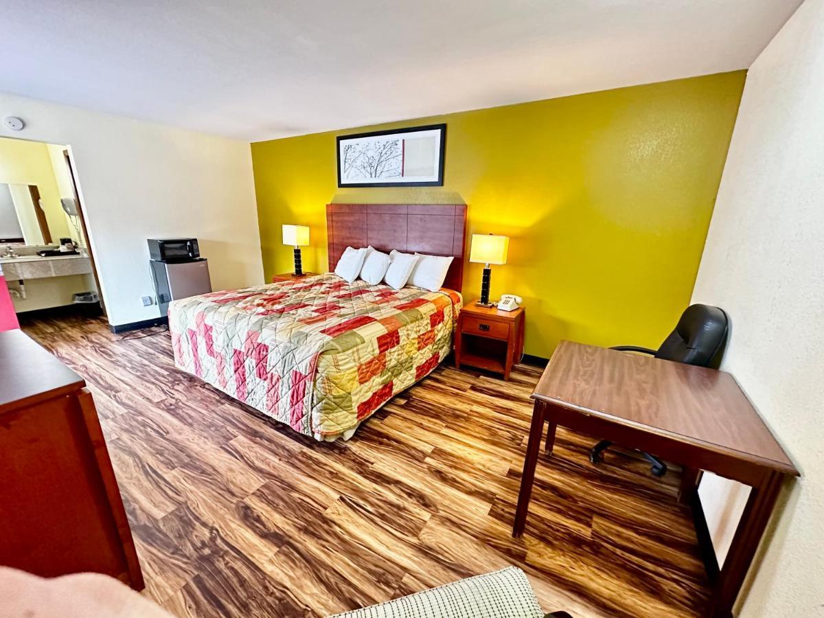 Regency Inn Iola Εξωτερικό φωτογραφία