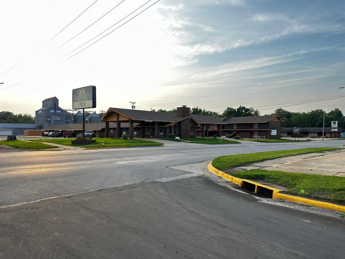 Regency Inn Iola Εξωτερικό φωτογραφία