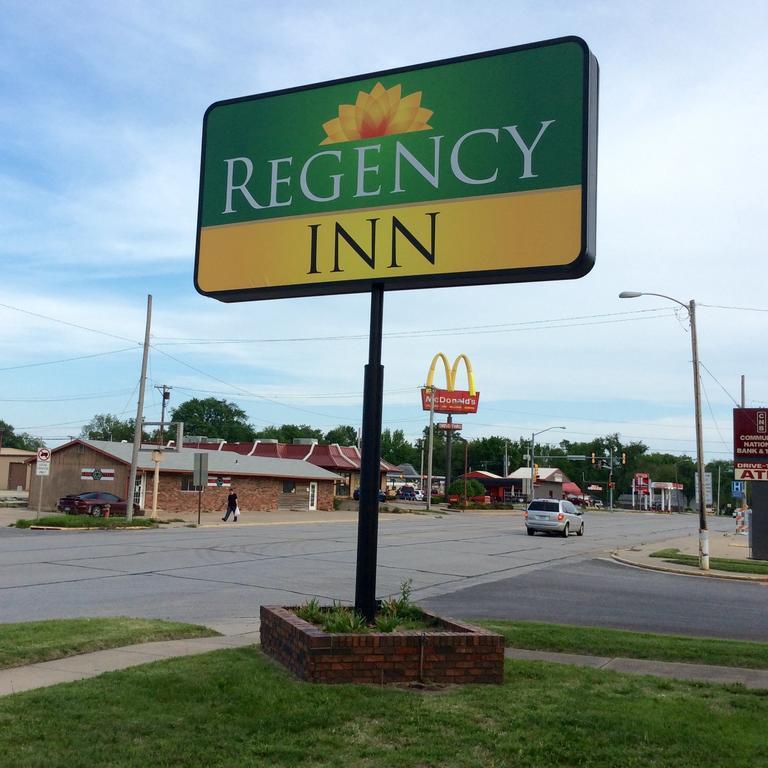 Regency Inn Iola Εξωτερικό φωτογραφία