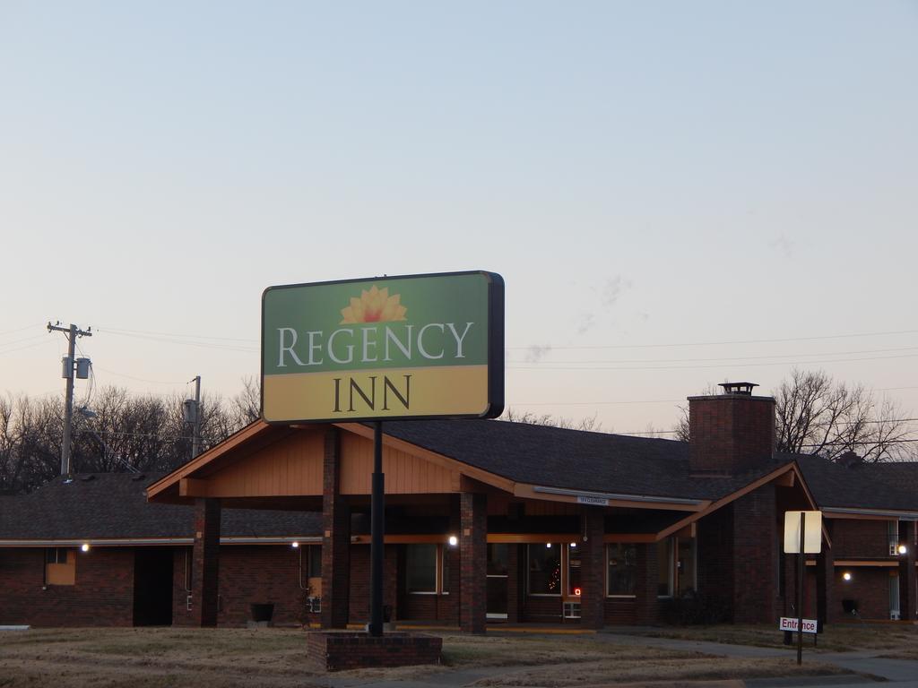 Regency Inn Iola Εξωτερικό φωτογραφία