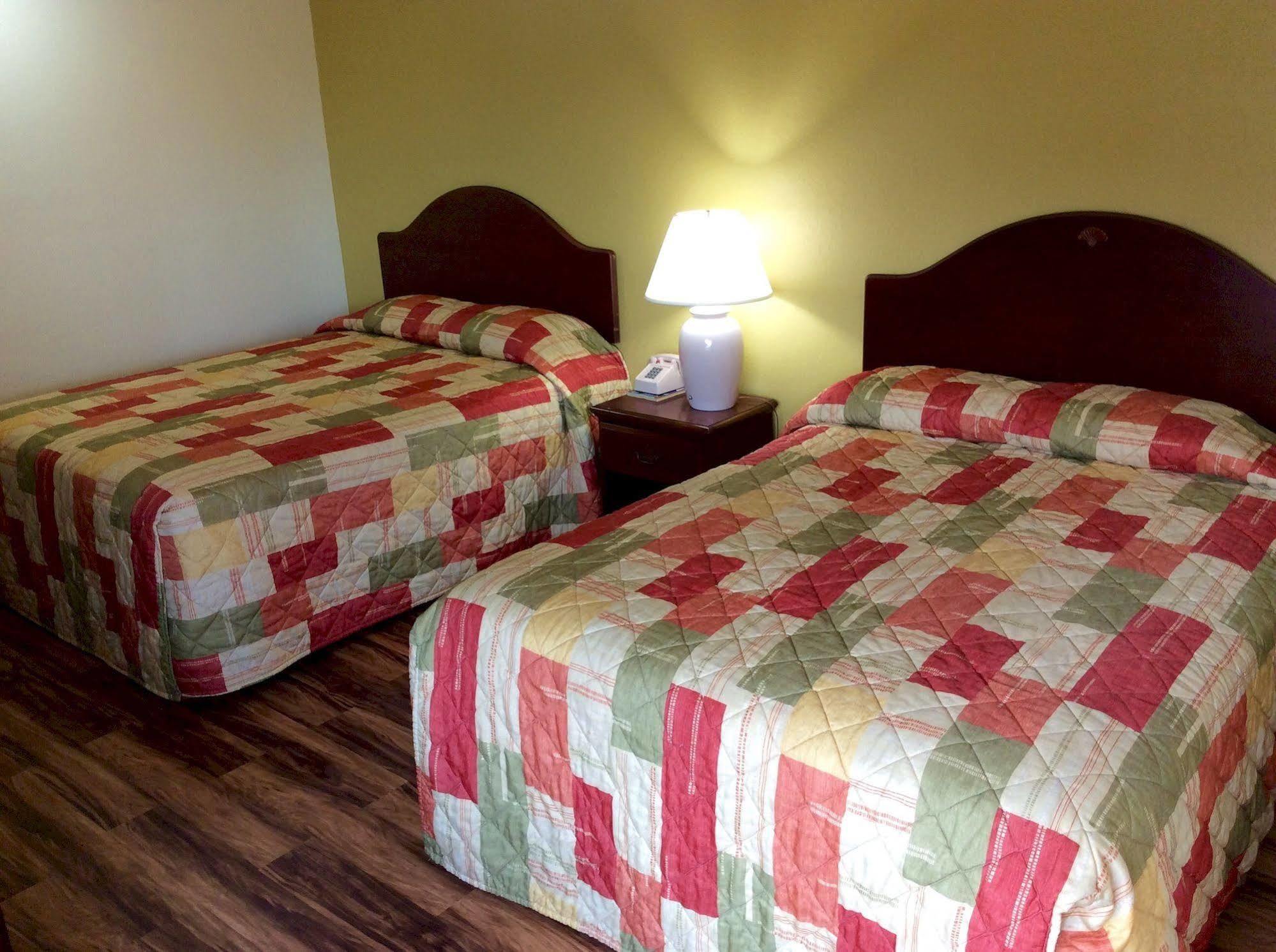 Regency Inn Iola Εξωτερικό φωτογραφία