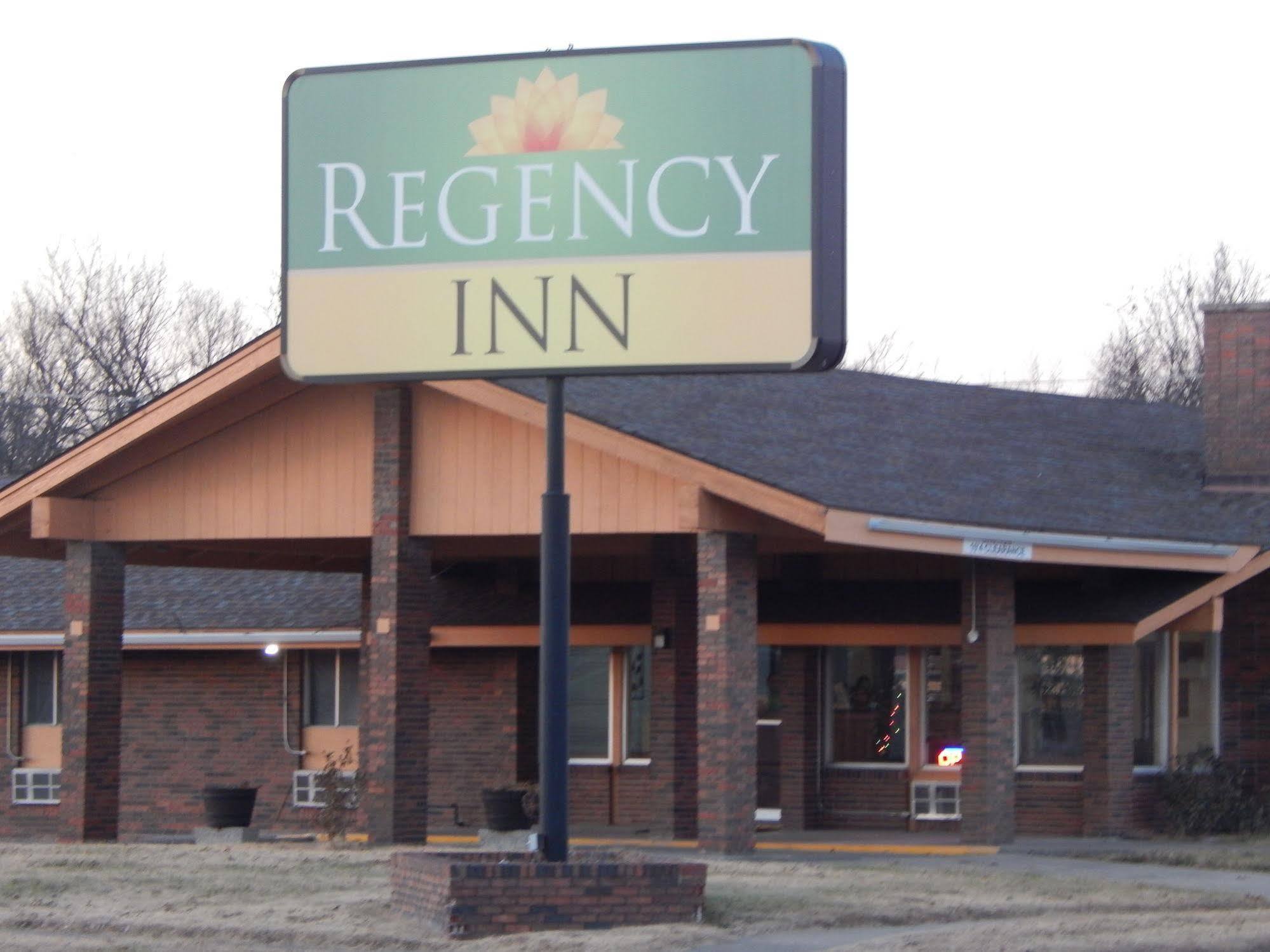 Regency Inn Iola Εξωτερικό φωτογραφία